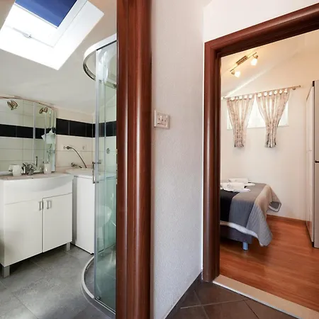 & Zaja * Трогір