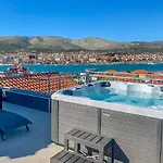 Apartment & Zaja *
