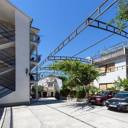 Apartment & Zaja
